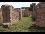 08177 ostia - regio v - via dell'invidioso - edificio (v,iv,3) - nordseite - 1. raum von westen - bli ri sueden - durch edificio (v,iv,1) ri via della fortuna della annonaria im hintergrund - 06-2024.jpg